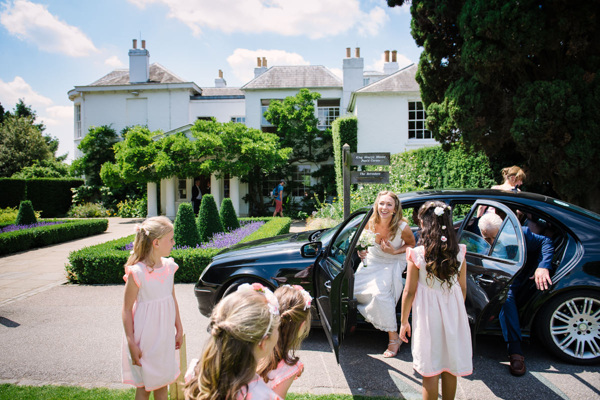 Bride and father arrive at Pembroke Lodge in Richmond